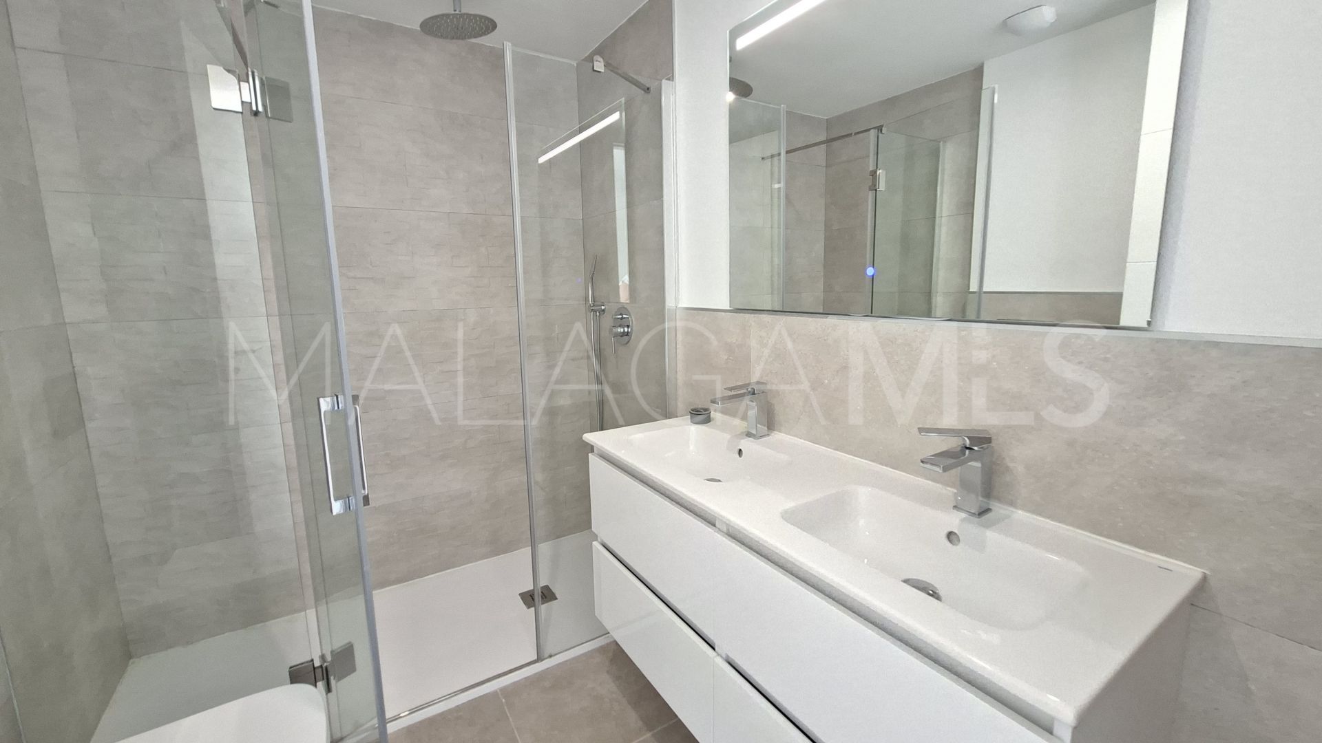 For sale Benahavis penthouse with 3 bedrooms