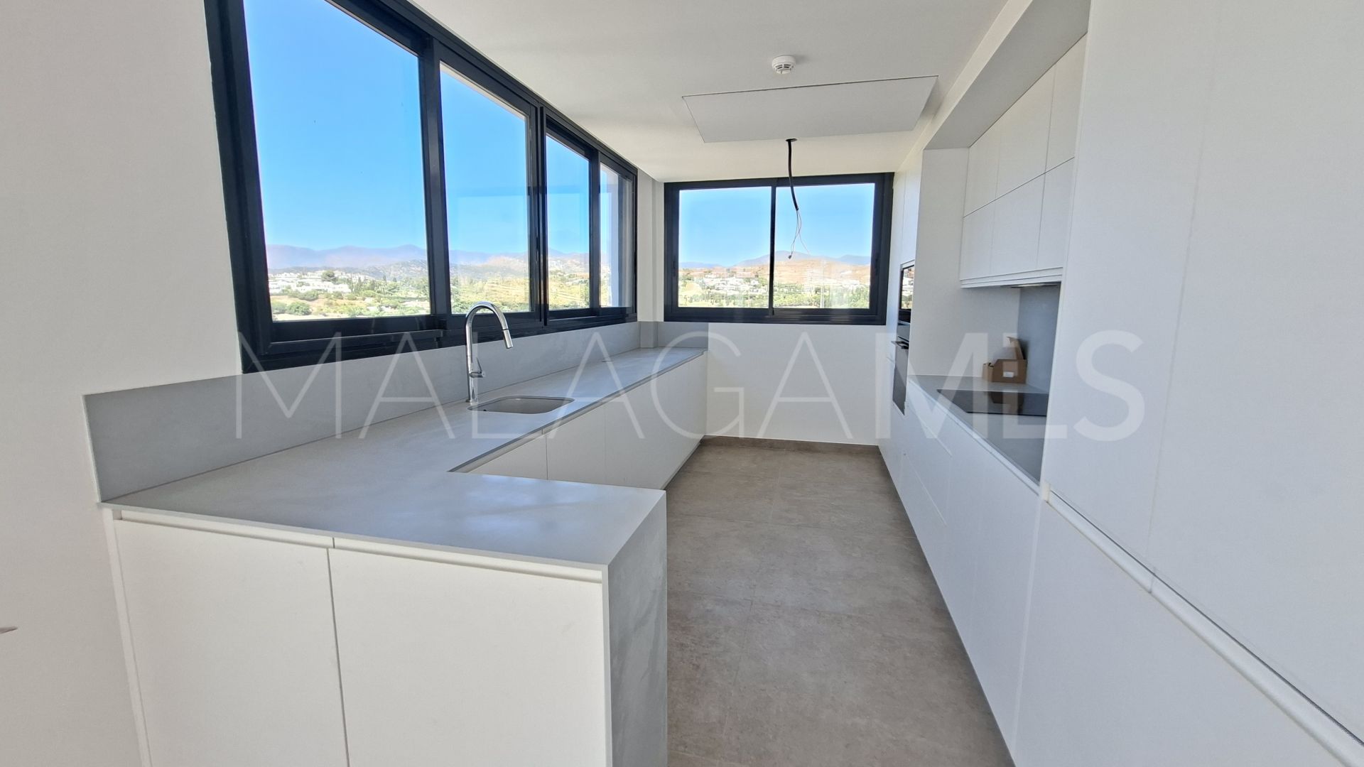 For sale Benahavis penthouse with 3 bedrooms