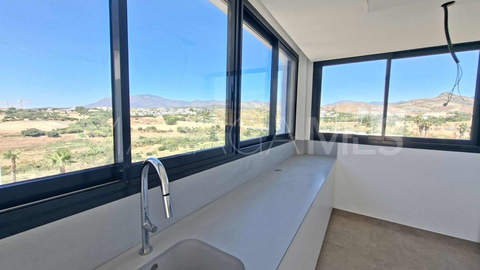 For sale Benahavis penthouse with 3 bedrooms