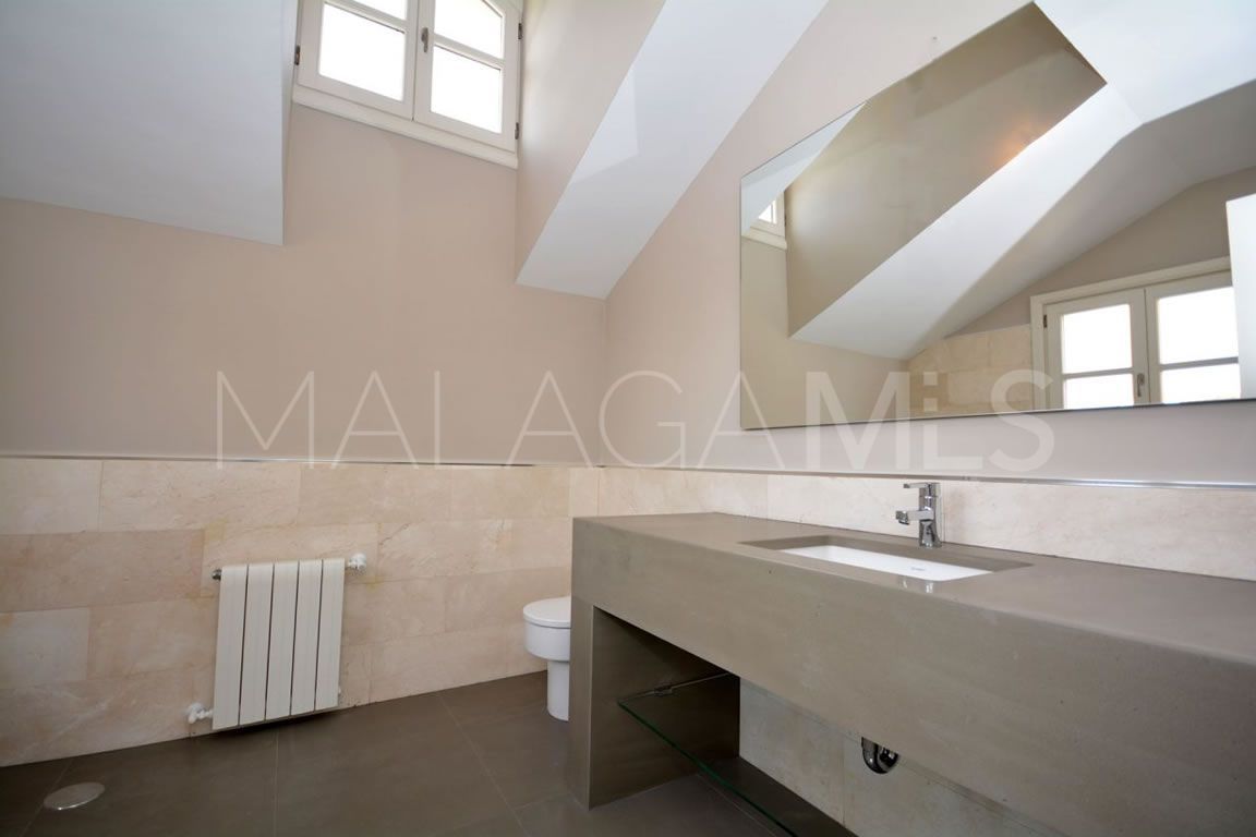 Villa for sale in Guadalmina Baja