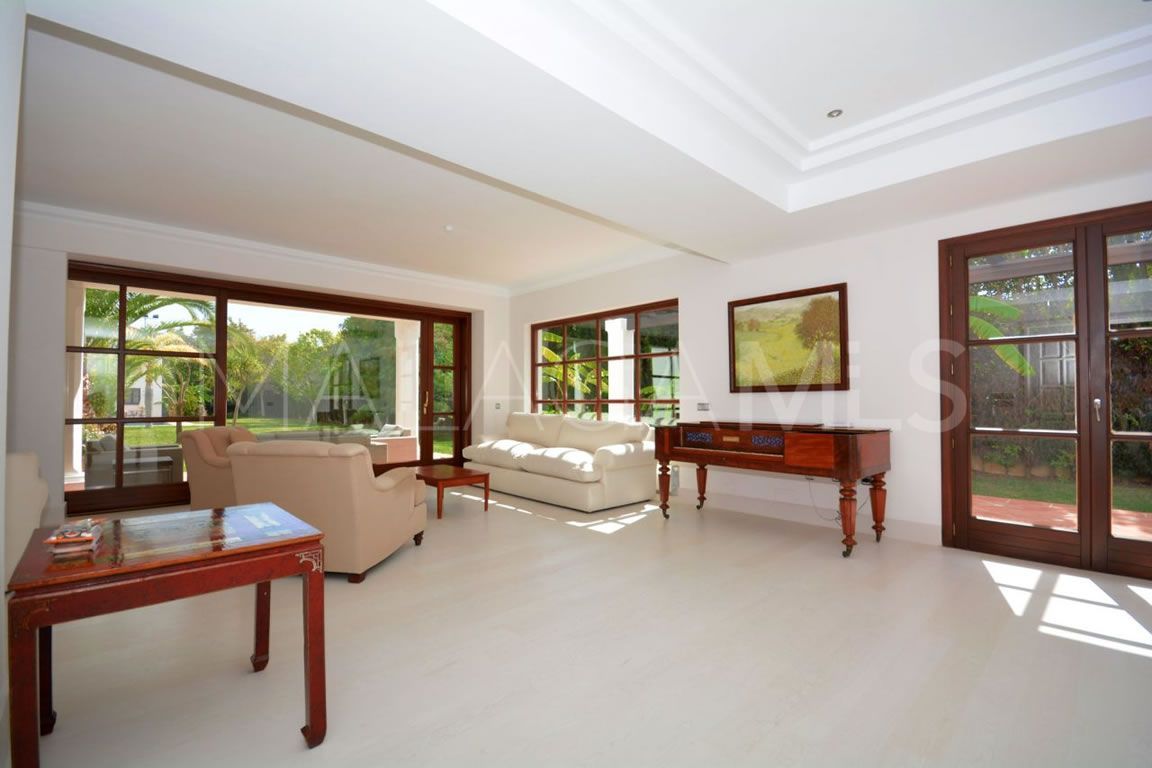 Villa for sale in Guadalmina Baja