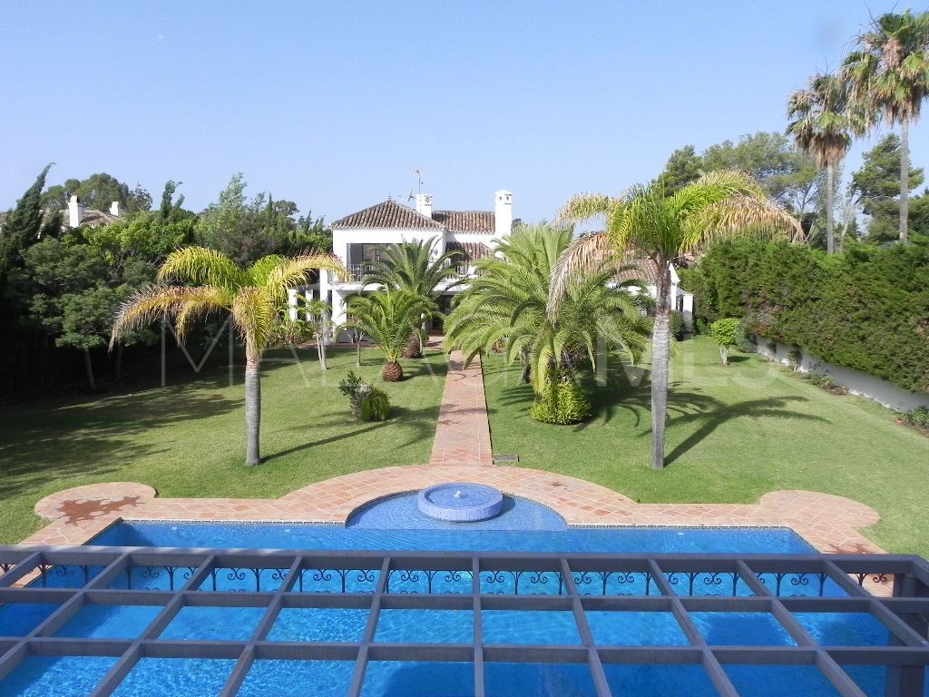 Villa for sale in Guadalmina Baja