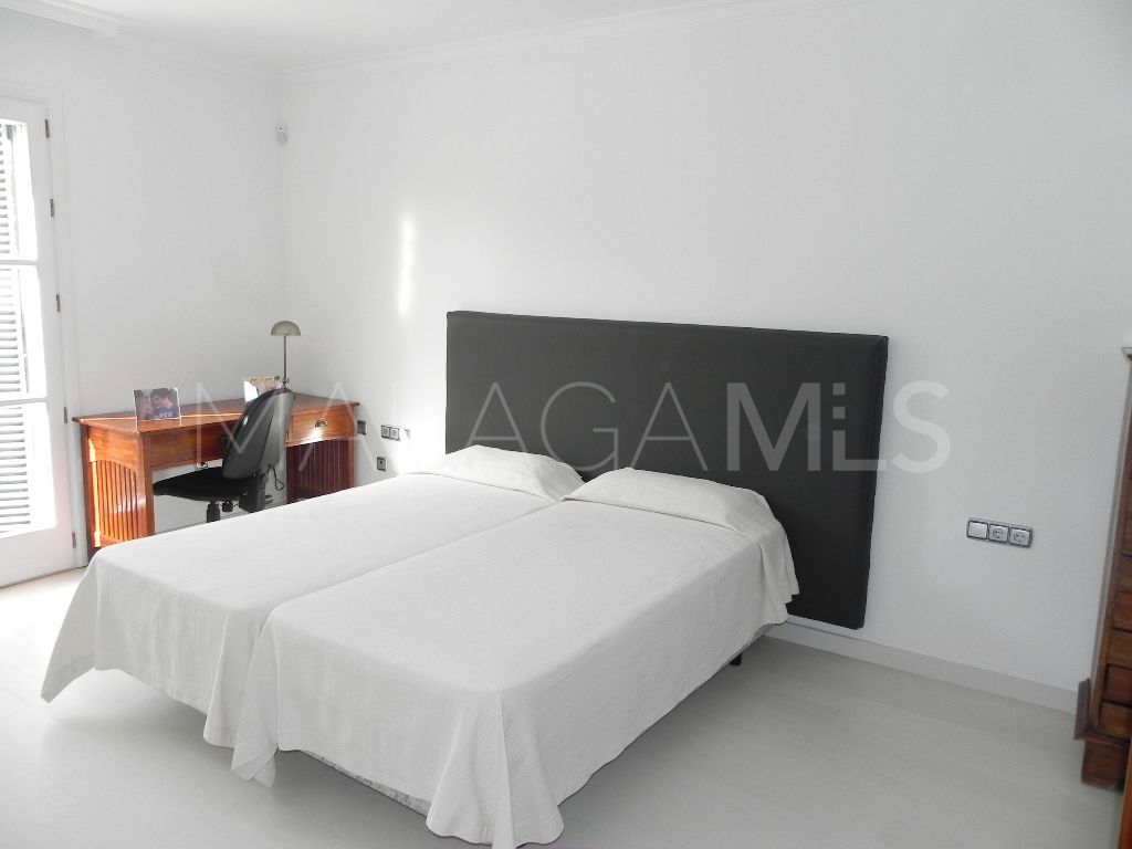 Villa for sale in Guadalmina Baja