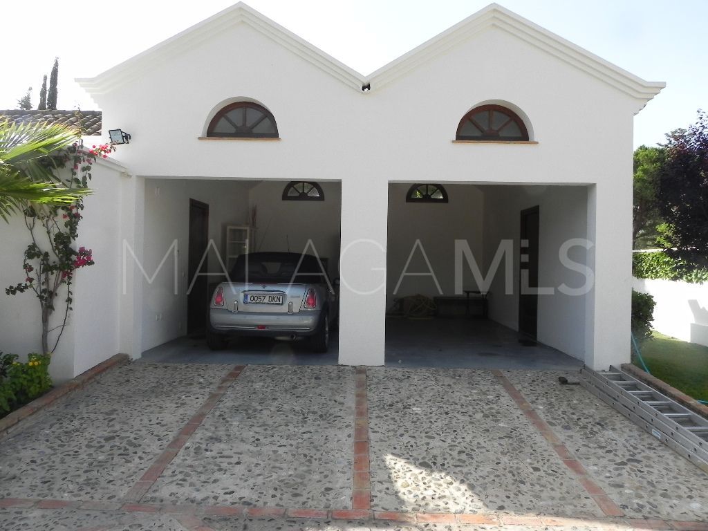 Villa for sale in Guadalmina Baja