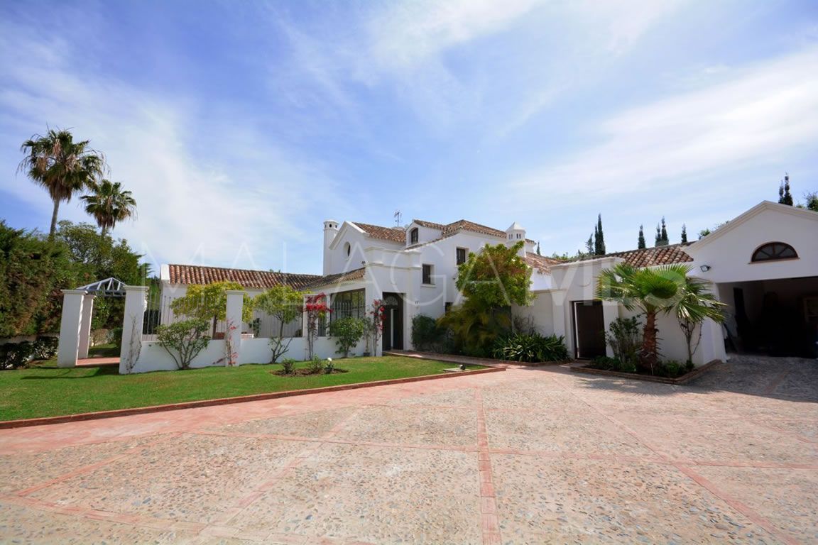 Villa for sale in Guadalmina Baja