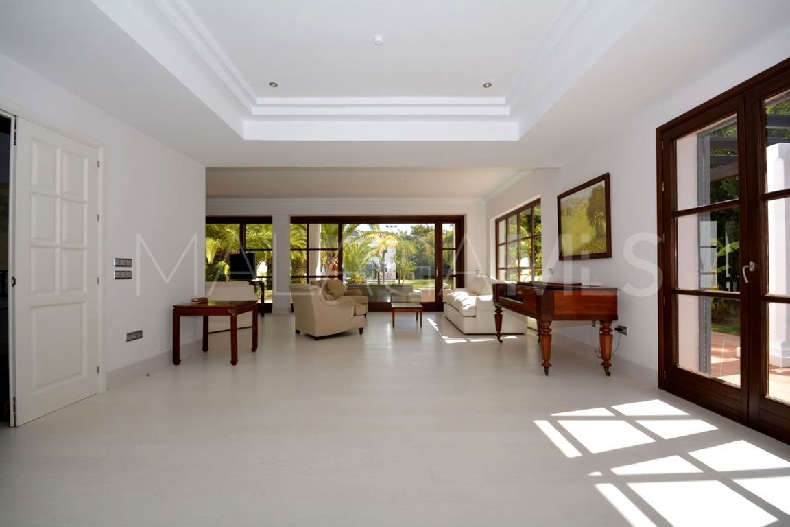 Villa for sale in Guadalmina Baja