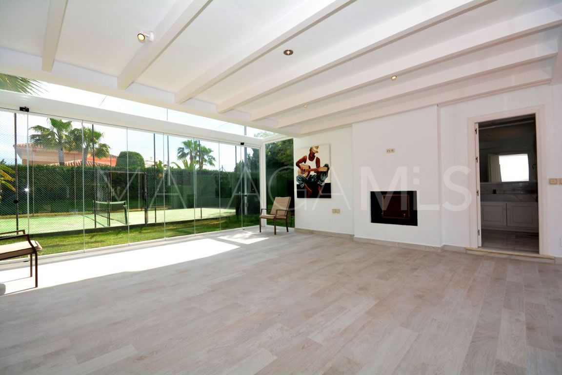 Villa for sale in Guadalmina Baja