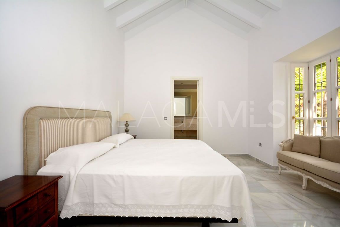 Villa for sale in Guadalmina Baja