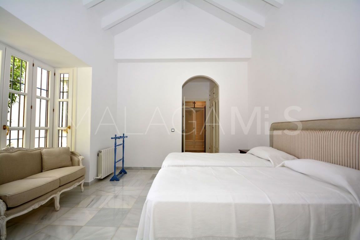 Villa for sale in Guadalmina Baja