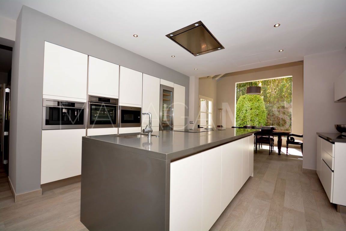 Villa for sale in Guadalmina Baja