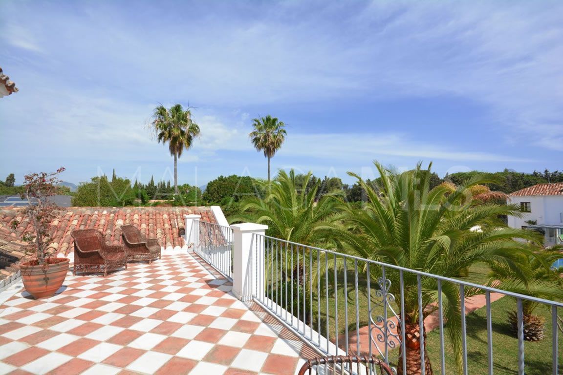 Villa for sale in Guadalmina Baja