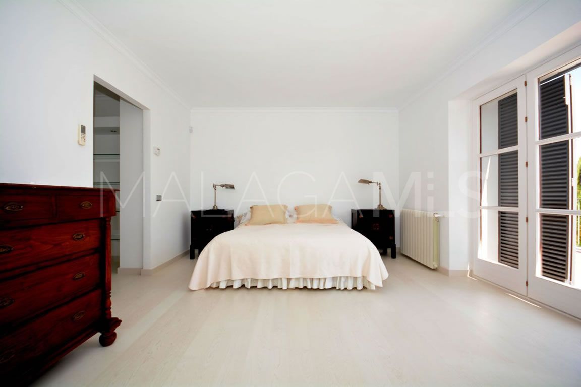 Villa for sale in Guadalmina Baja