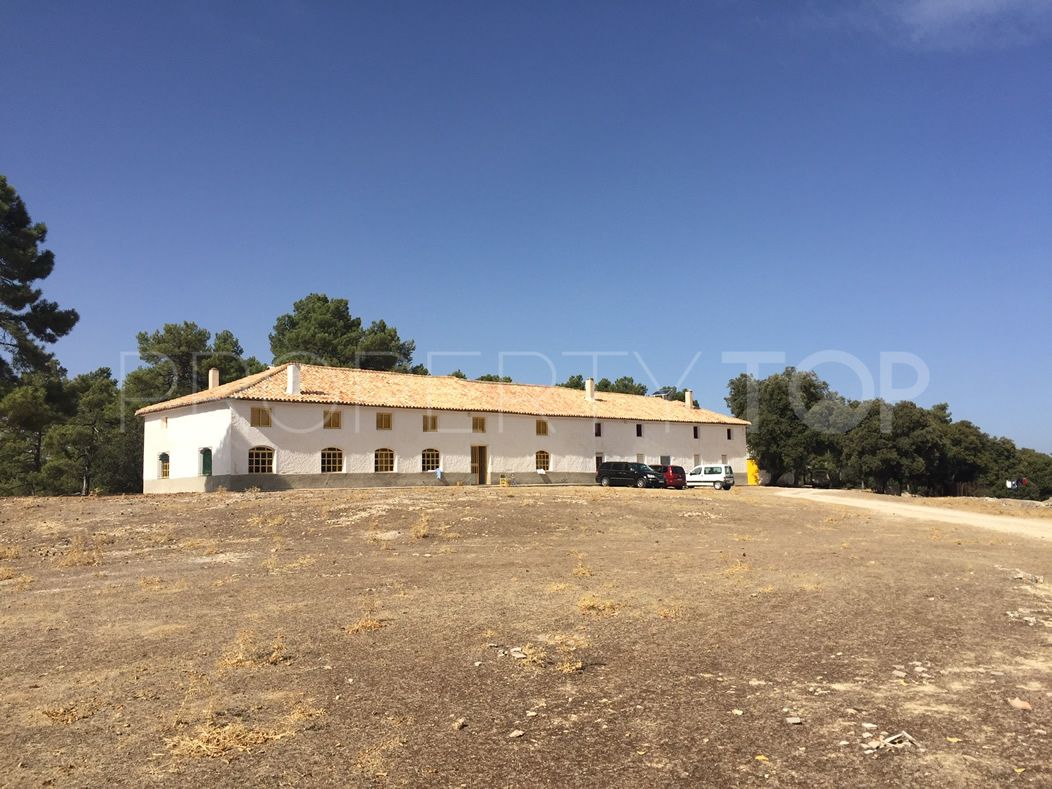 Se vende finca en Huescar de 8 dormitorios