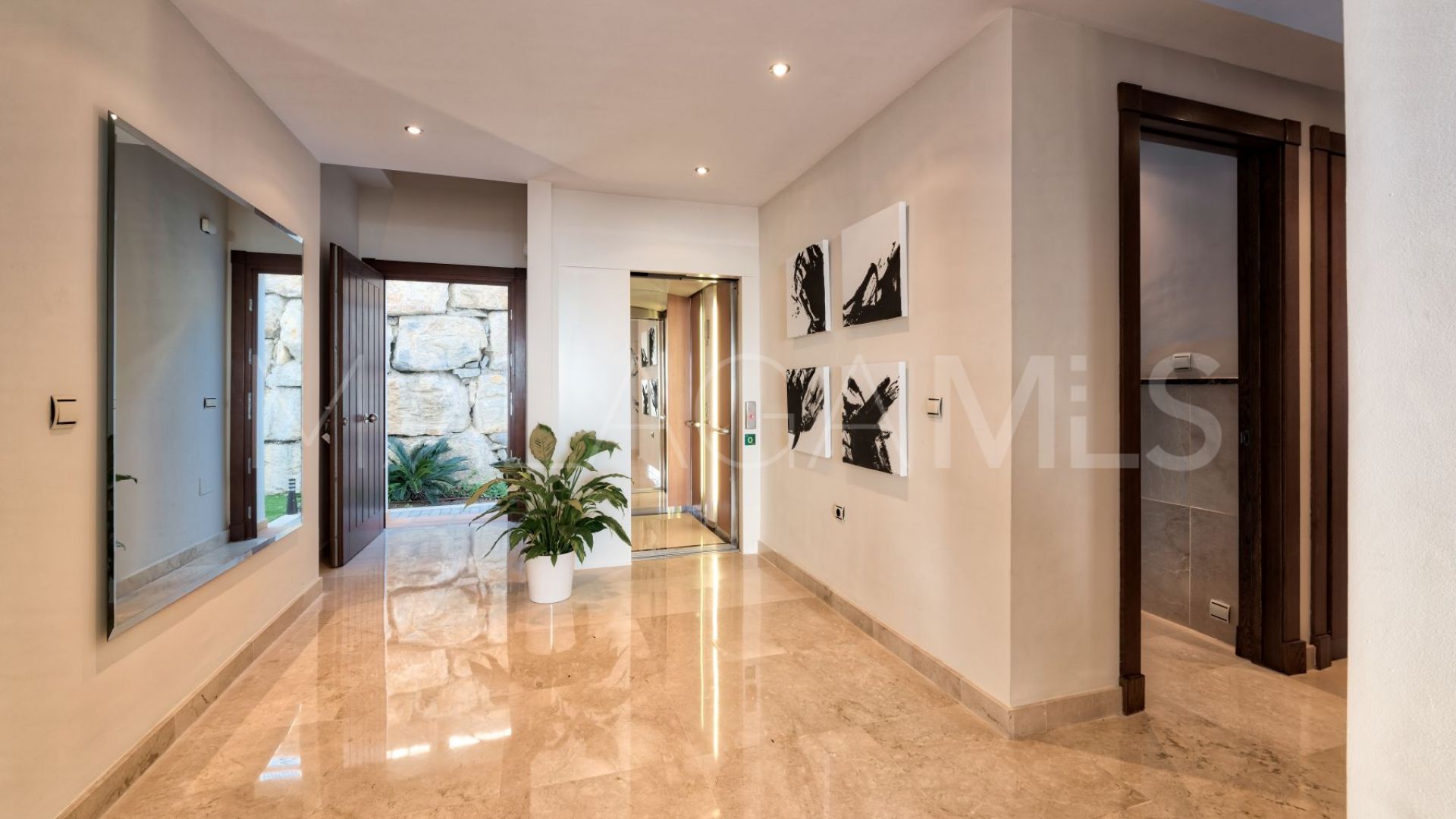Villa for sale in Benahavis Hills Country Club