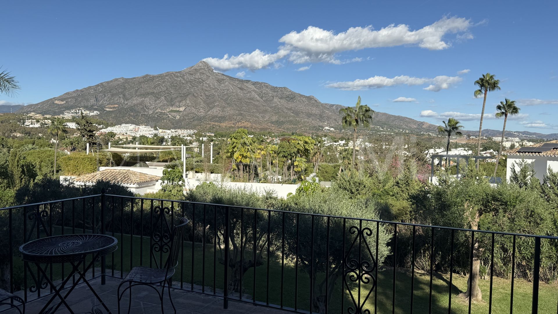 For sale 5 bedrooms villa in Las Brisas