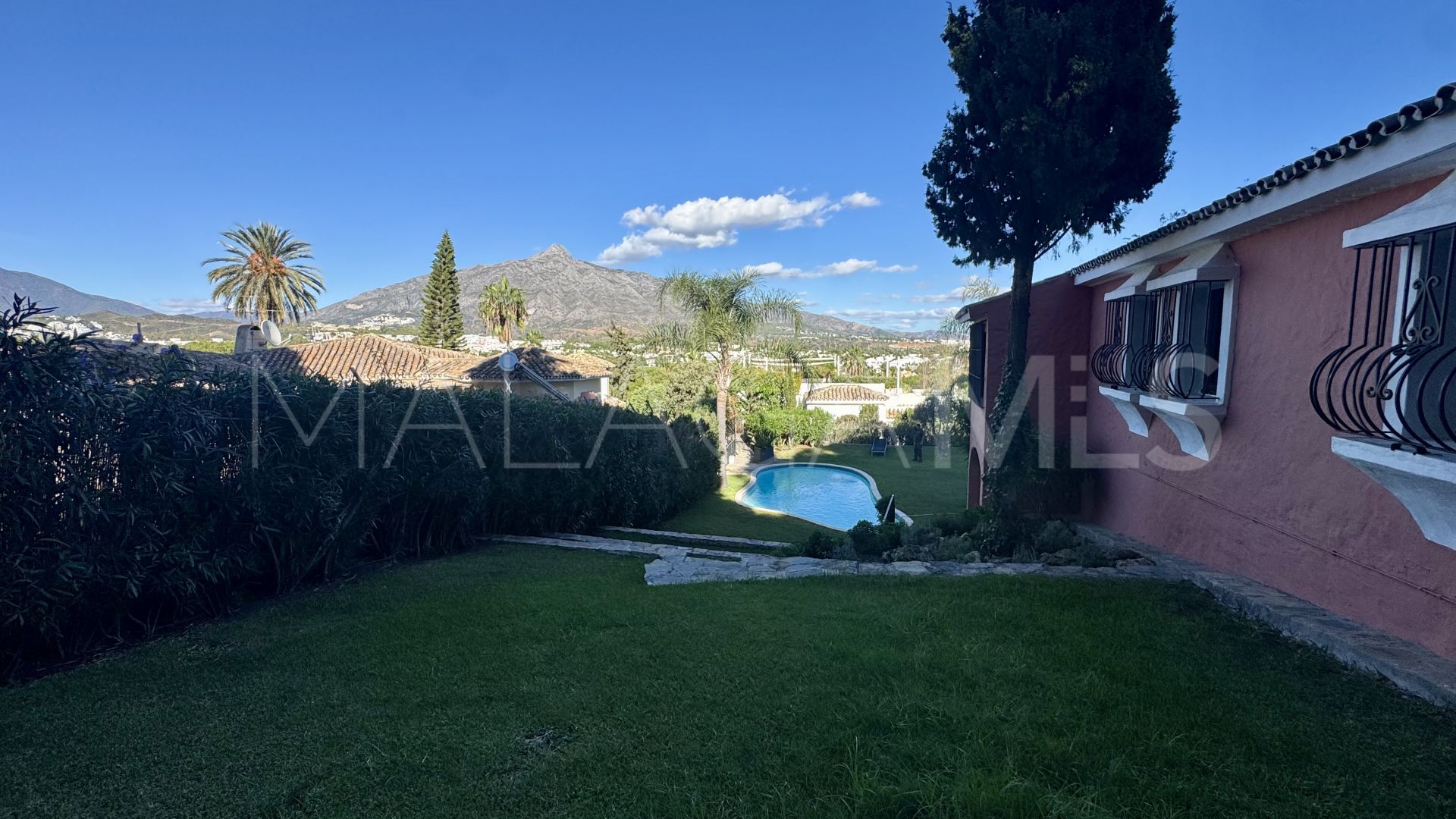 For sale 5 bedrooms villa in Las Brisas