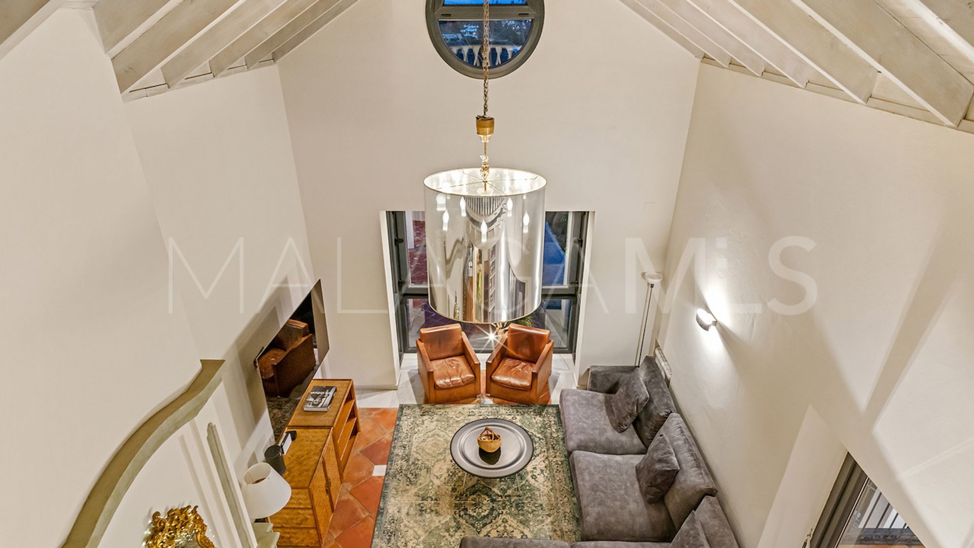 Buy villa in El Madroñal with 4 bedrooms