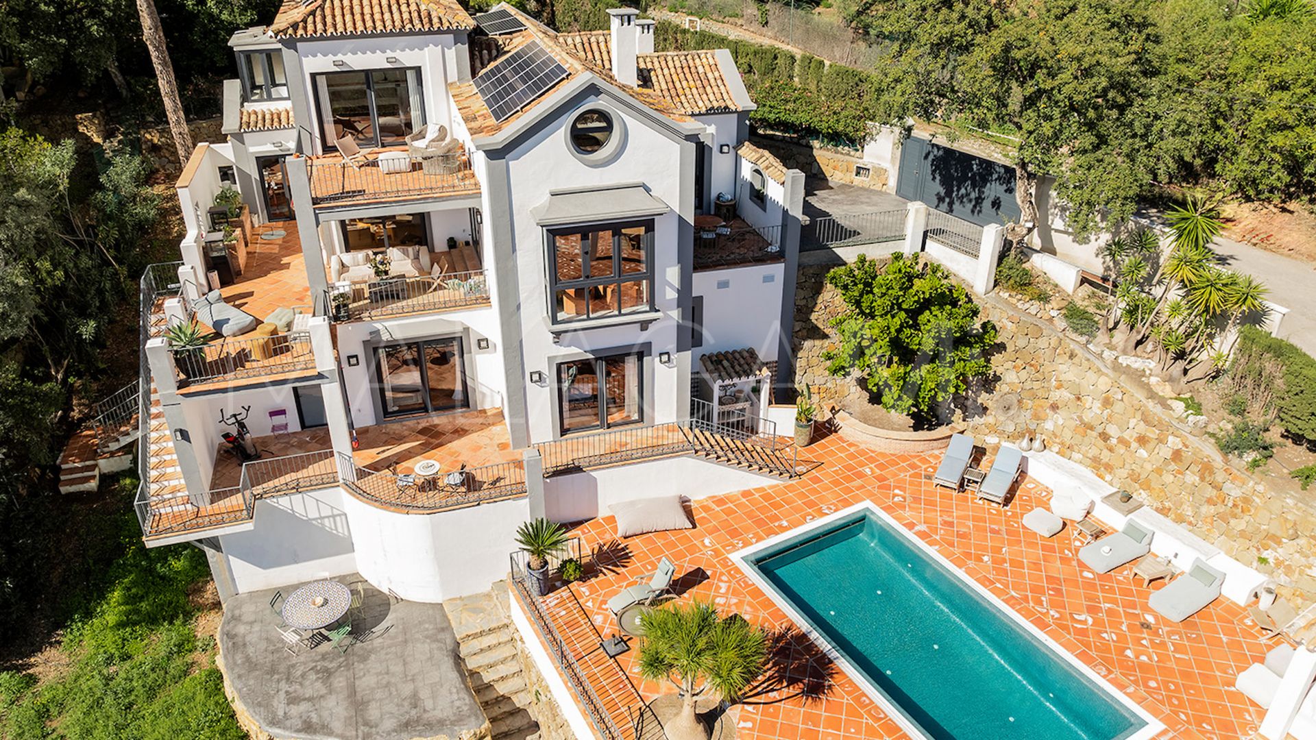Buy villa in El Madroñal with 4 bedrooms