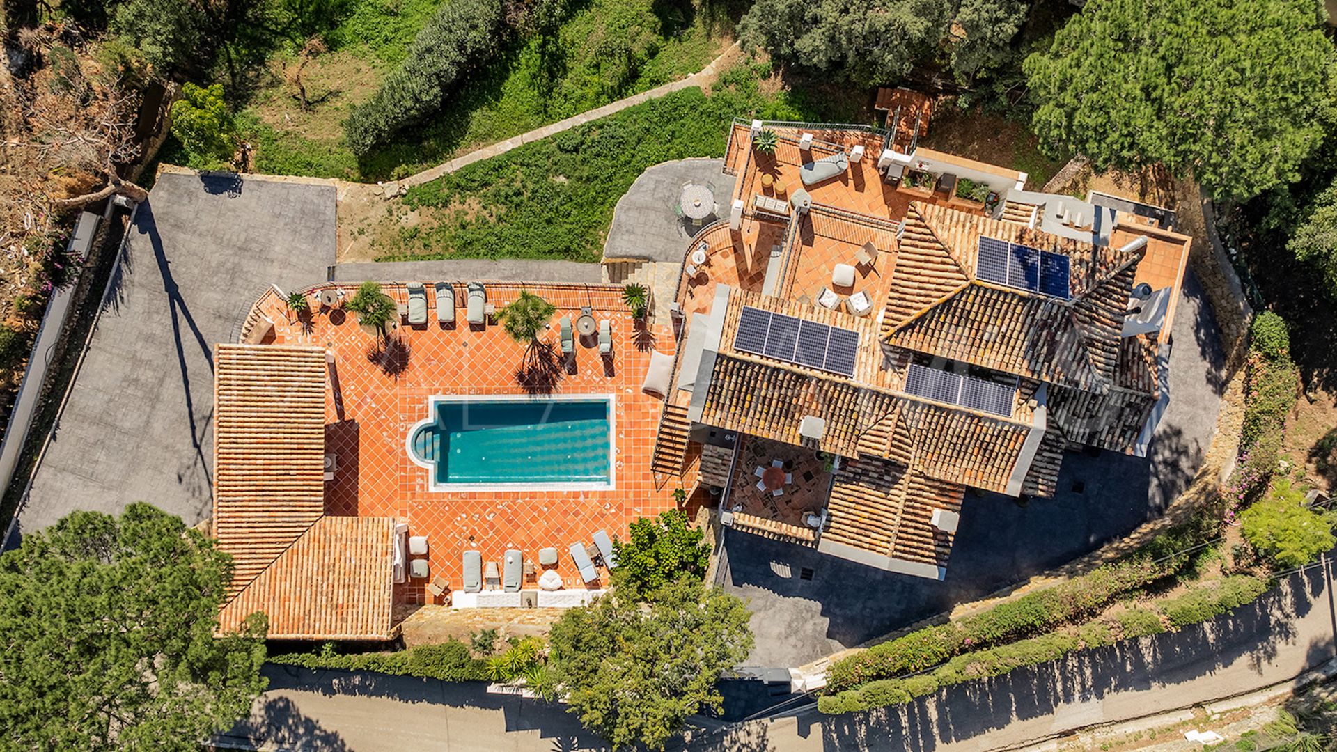 Buy villa in El Madroñal with 4 bedrooms