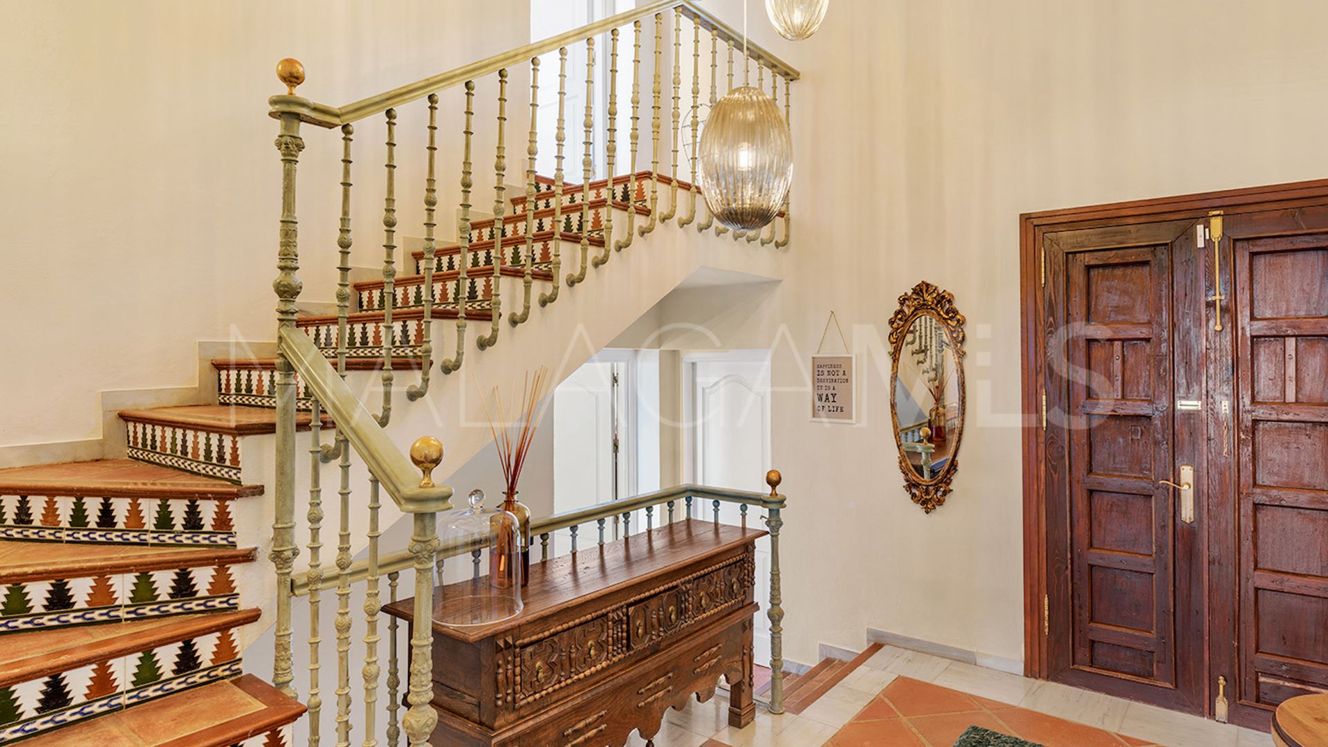 Buy villa in El Madroñal with 4 bedrooms