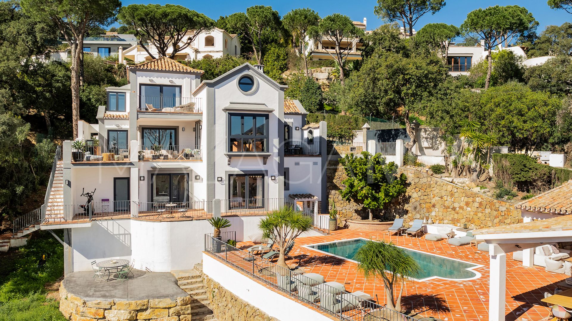 Buy villa in El Madroñal with 4 bedrooms