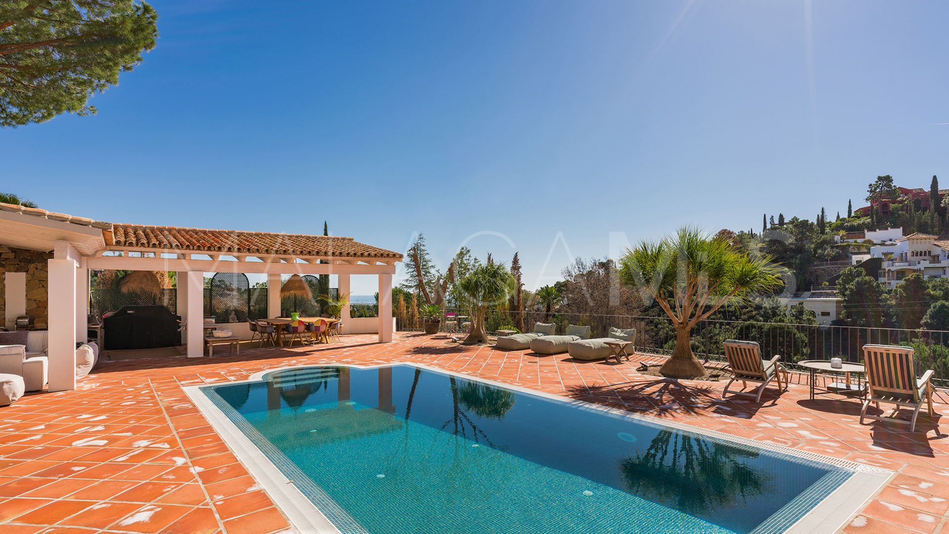 Buy villa in El Madroñal with 4 bedrooms