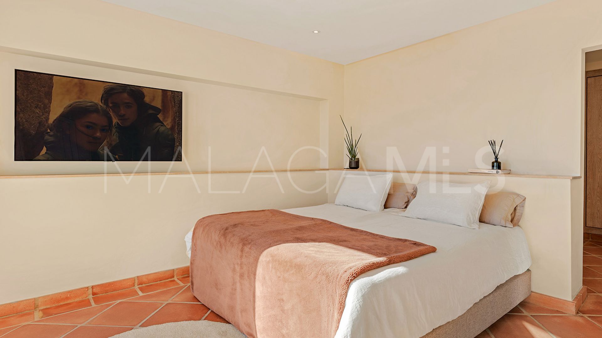 Buy villa in El Madroñal with 4 bedrooms
