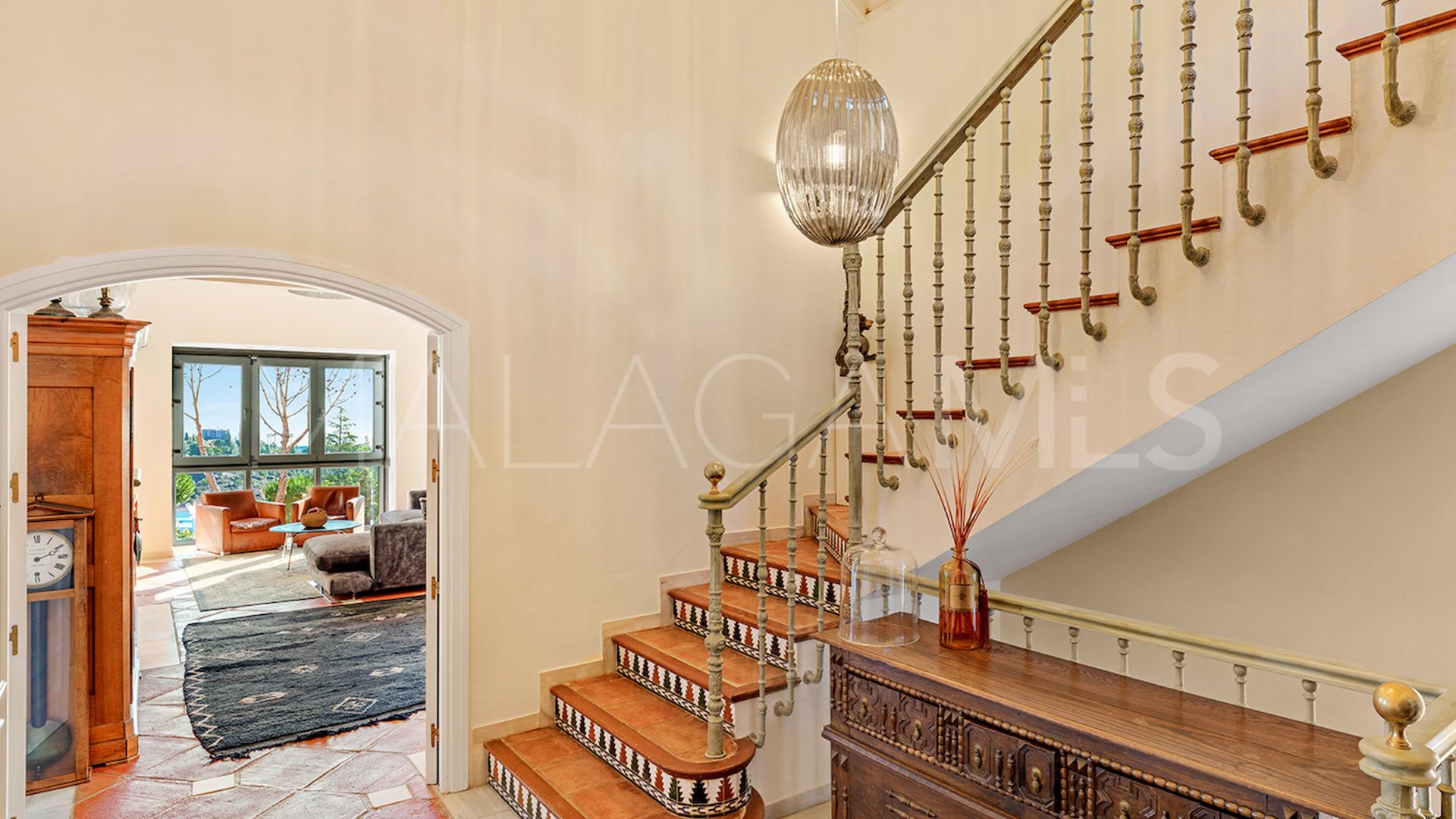 Buy villa in El Madroñal with 4 bedrooms