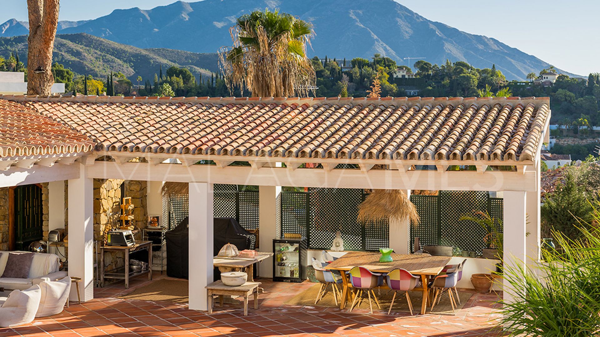 Buy villa in El Madroñal with 4 bedrooms