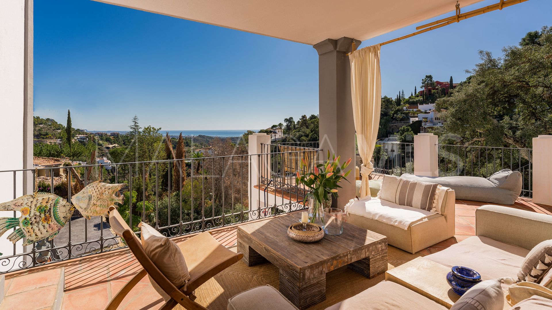 Buy villa in El Madroñal with 4 bedrooms