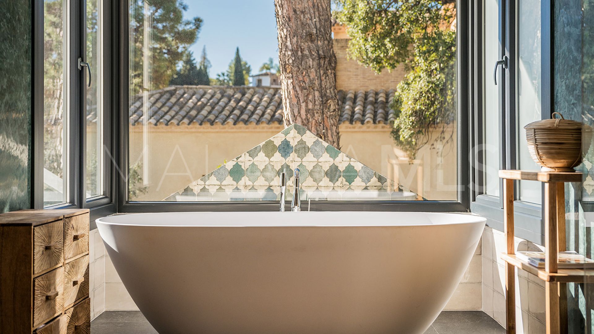 Buy villa in El Madroñal with 4 bedrooms