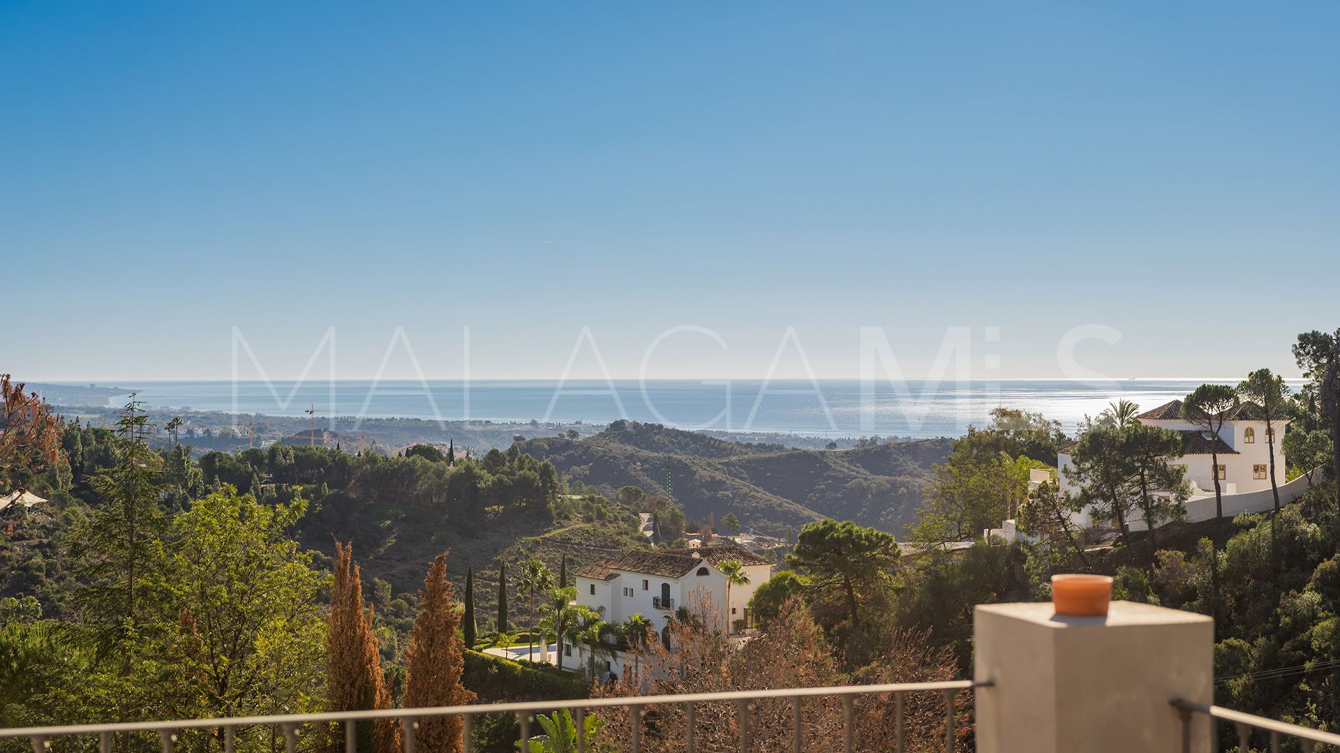 Buy villa in El Madroñal with 4 bedrooms