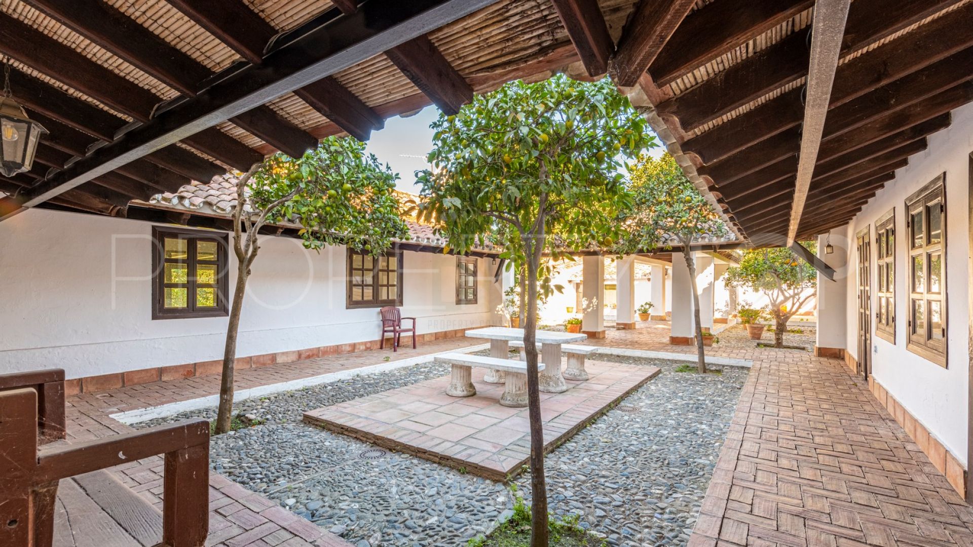 Casa de campo en venta en San Enrique de Guadiaro de 4 dormitorios