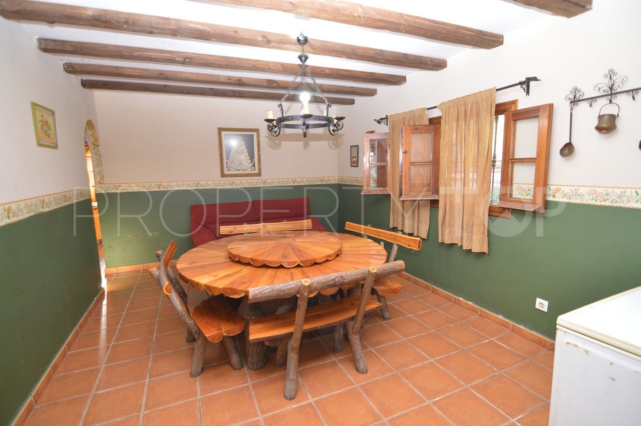 For sale San Martin del Tesorillo finca with 5 bedrooms
