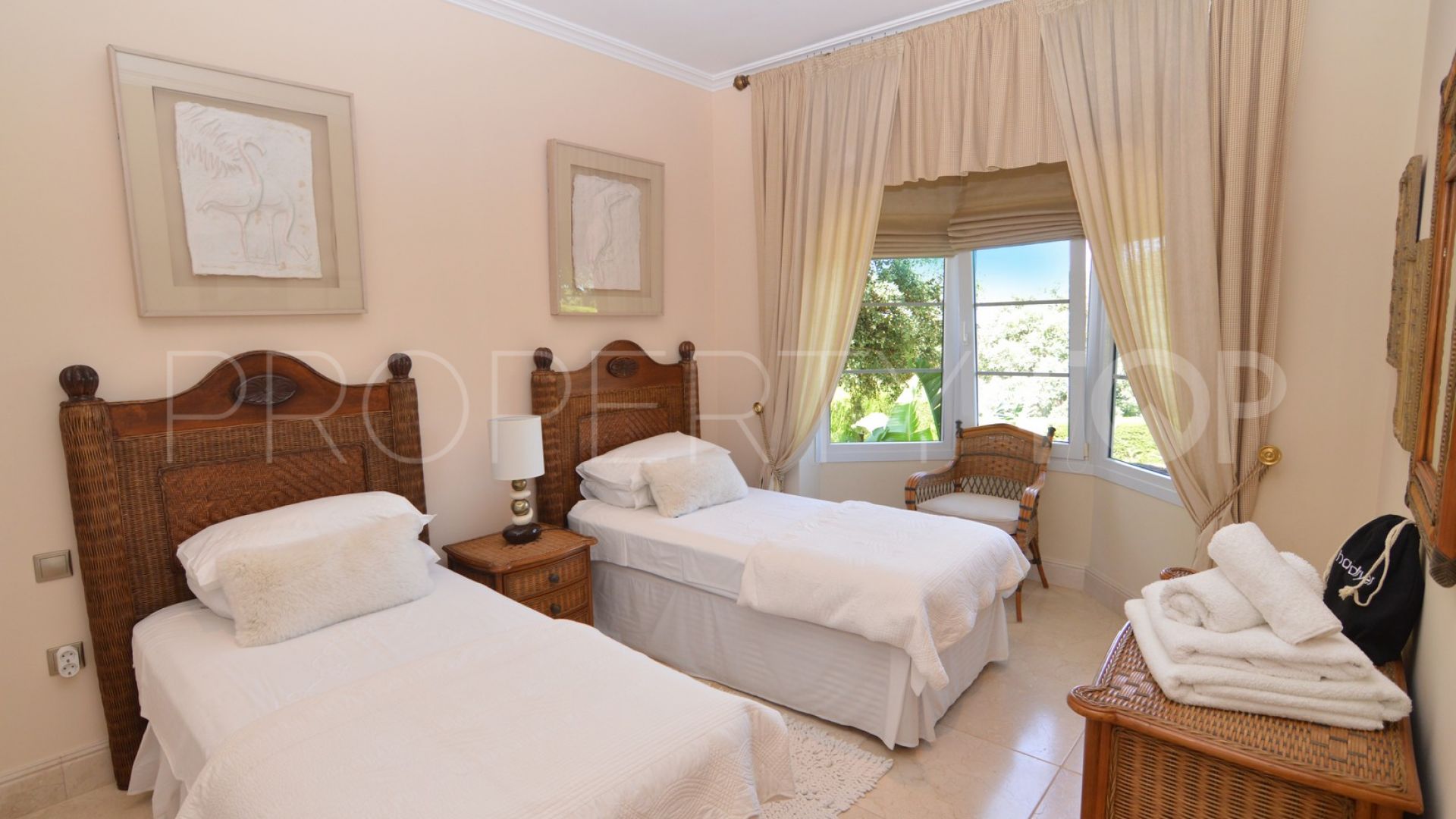 Villa de 7 dormitorios en venta en San Roque Club