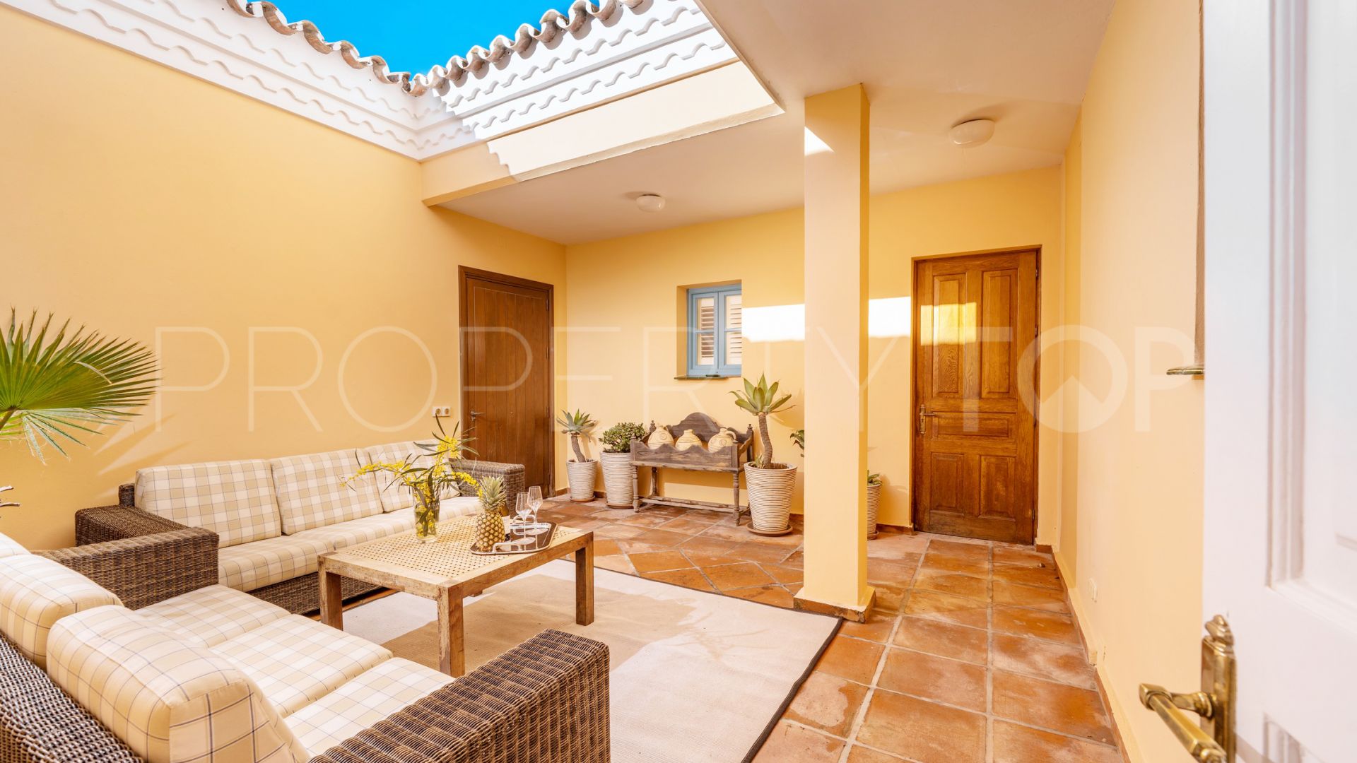 For sale 6 bedrooms villa in San Roque Club