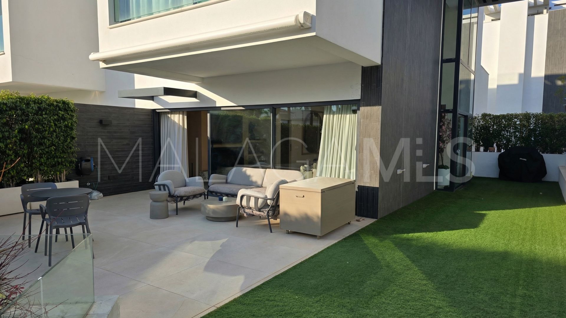 Parhus for sale in The Island