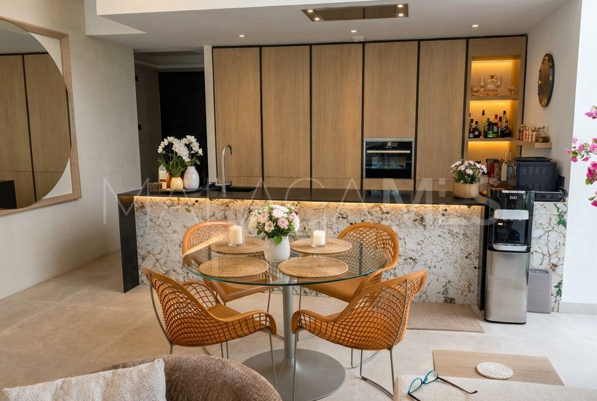 Parhus for sale in The Island