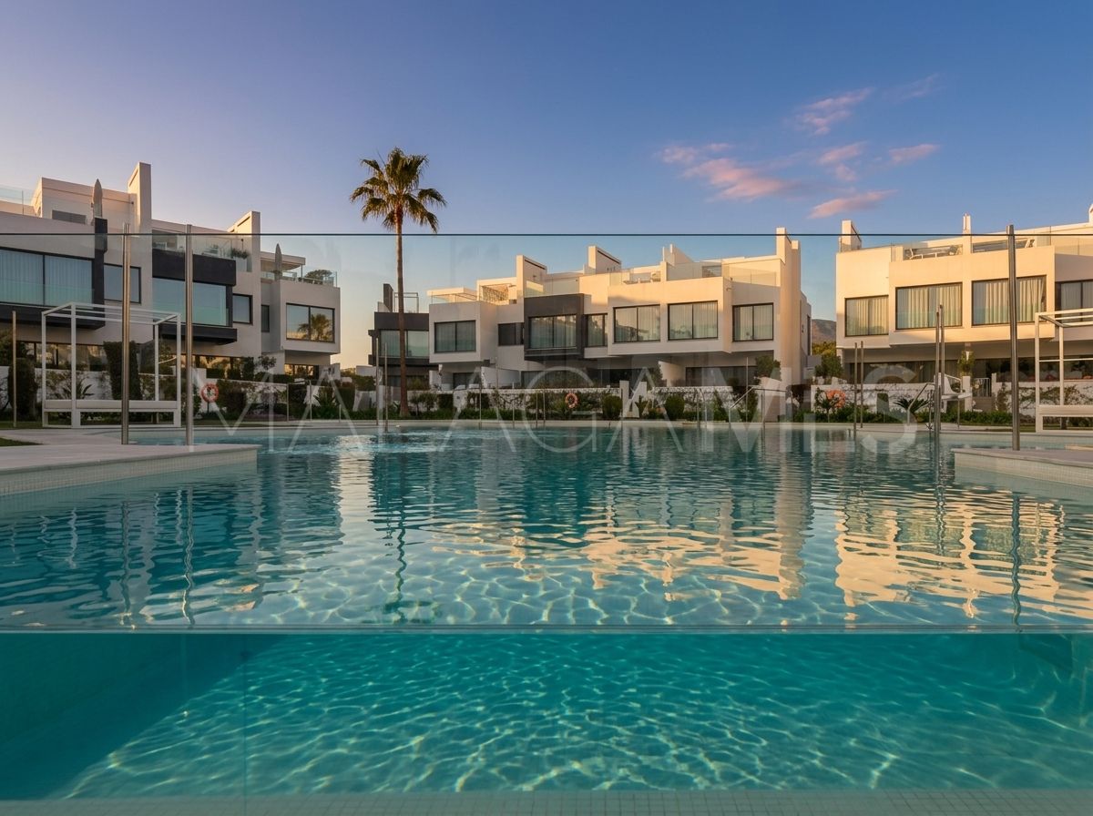 Parhus for sale in The Island