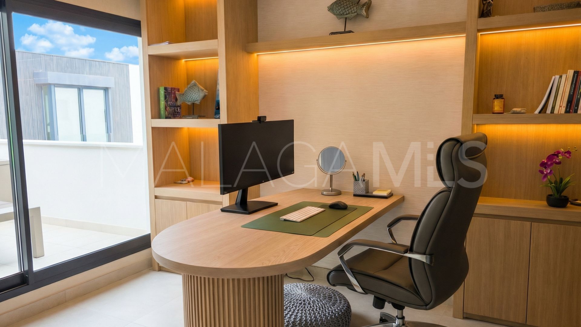 Parhus for sale in The Island