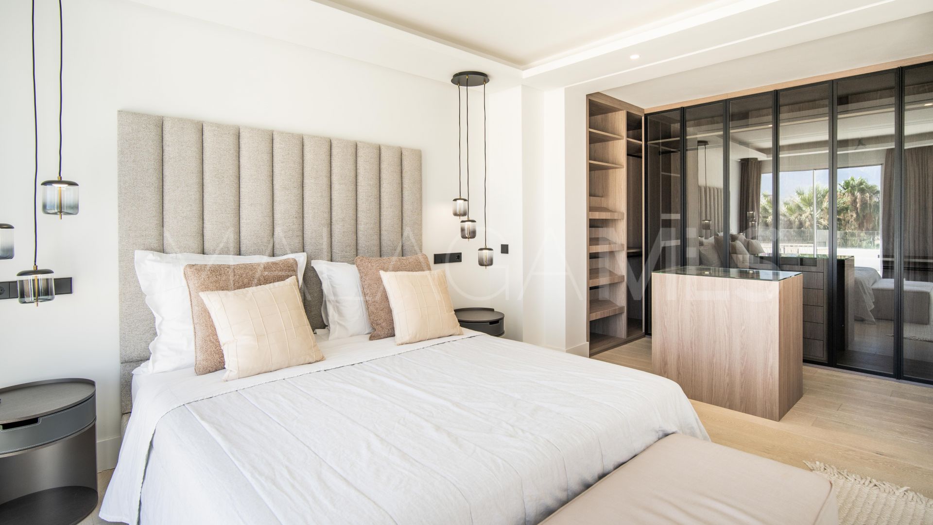 Villa for sale in Las Brisas