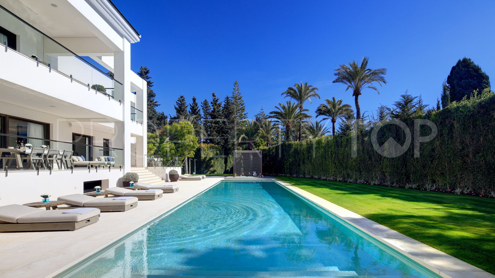 Villa a la venta en Guadalmina Baja