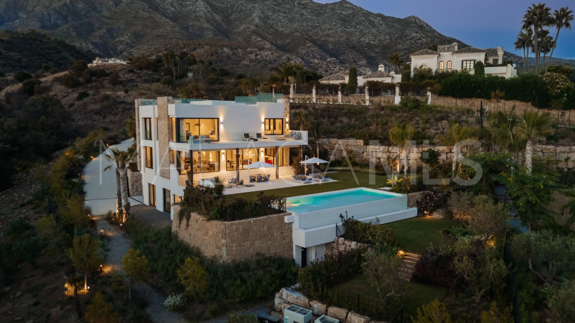 Villa for sale in Marbella Hill Club