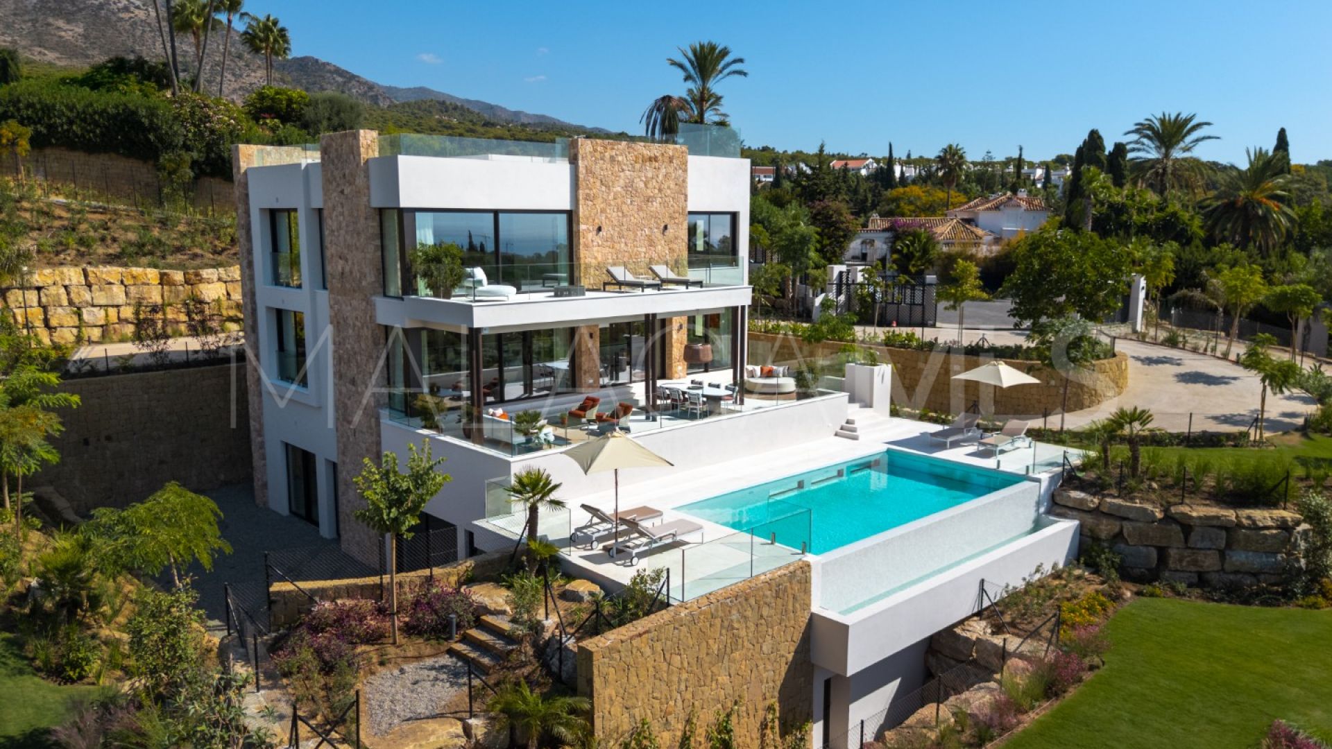 Villa for sale in Marbella Hill Club