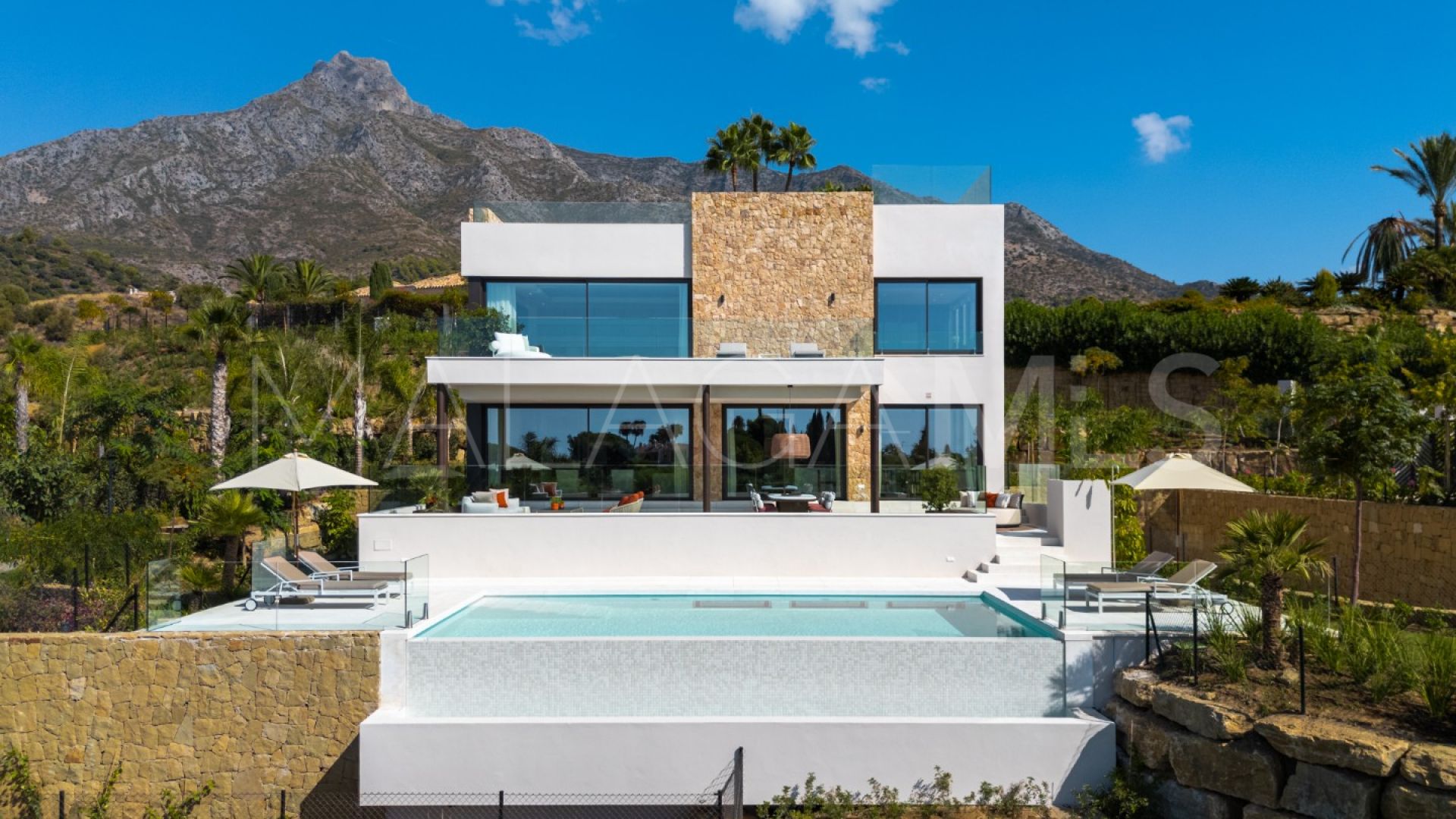 Villa for sale in Marbella Hill Club