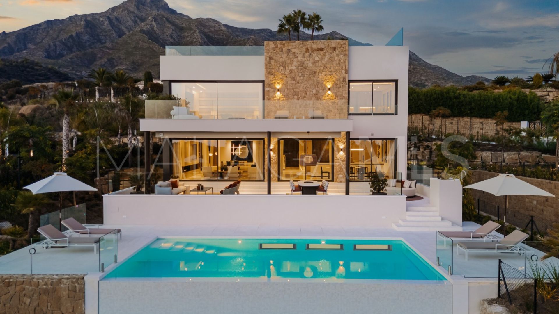 Villa for sale in Marbella Hill Club