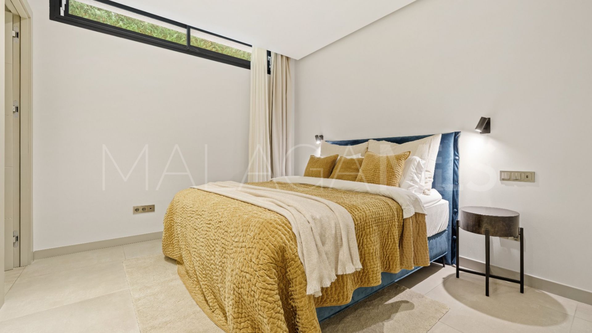 Villa for sale in Nueva Andalucia