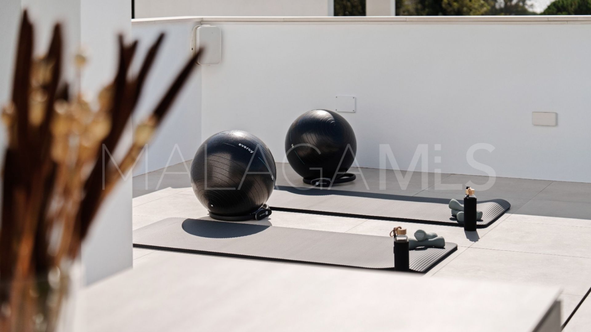 Villa for sale in Nueva Andalucia