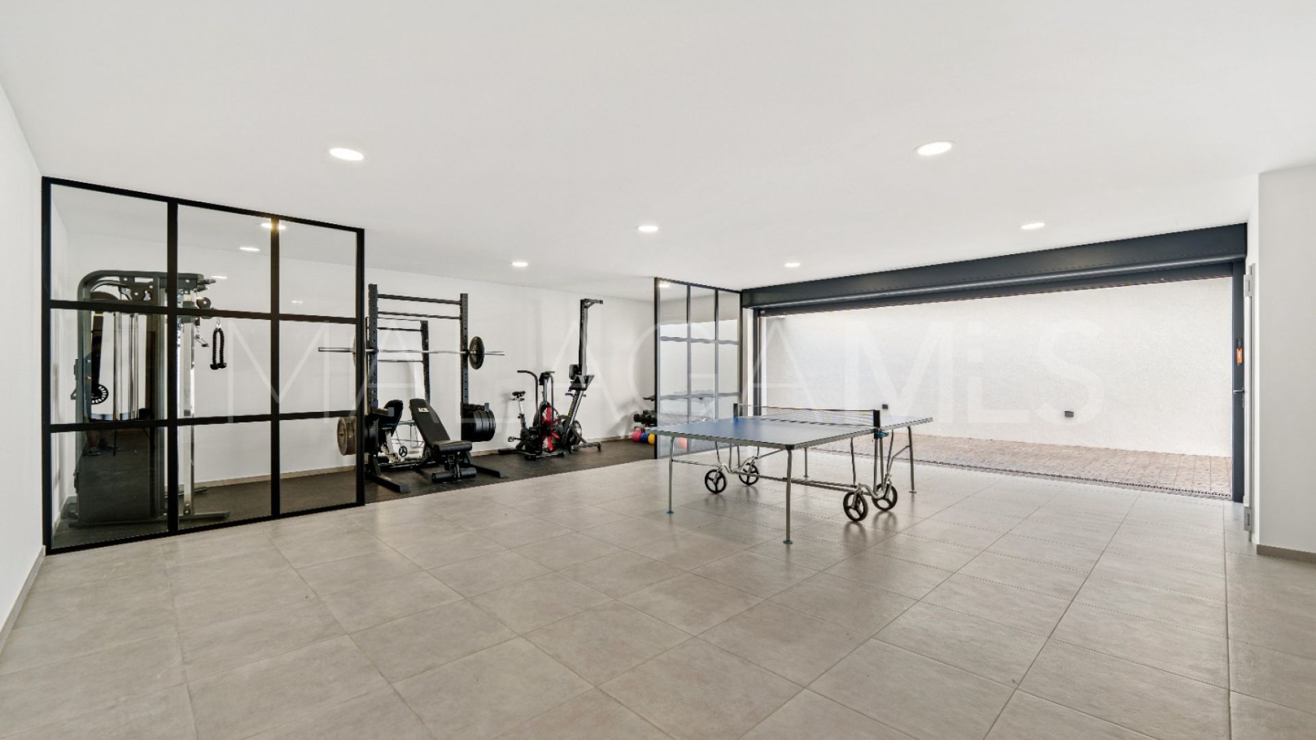 Villa for sale in Nueva Andalucia