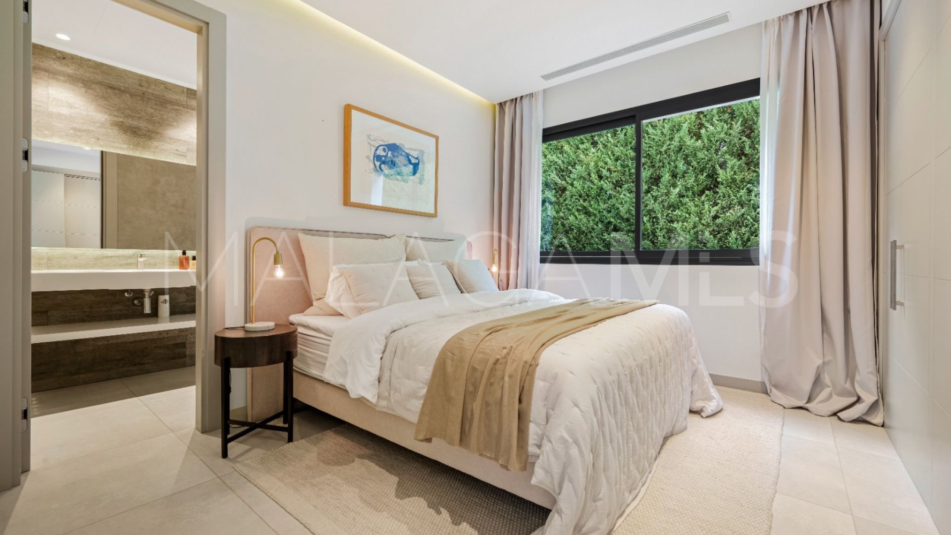 Villa for sale in Nueva Andalucia